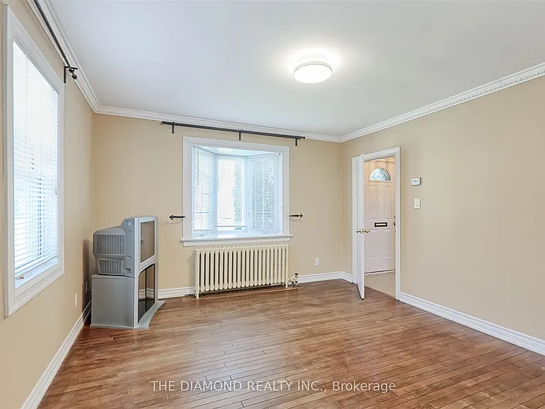 3927 Bloor St W — Photo 25