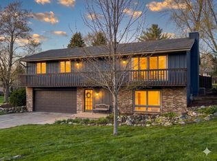S74W24610 Windsor COURT, Waukesha, WI 53189