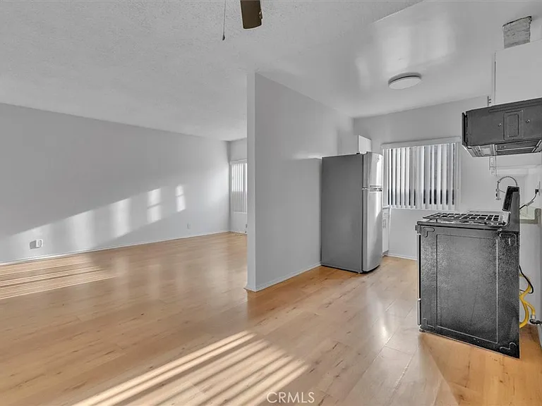 6643 De Longpre Ave #10 — Photo 10