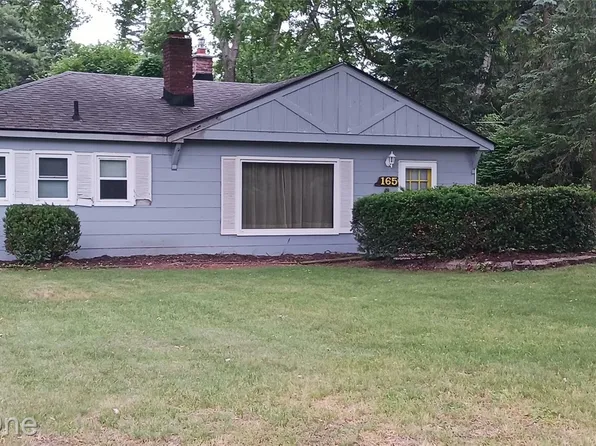 165 Wabasso St, Wolverine Lake, MI 48390