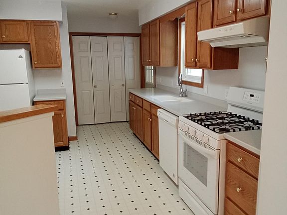 4th image of 5 Jane Ct