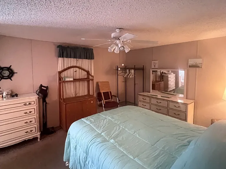 7037 Commons Blvd — Photo 4