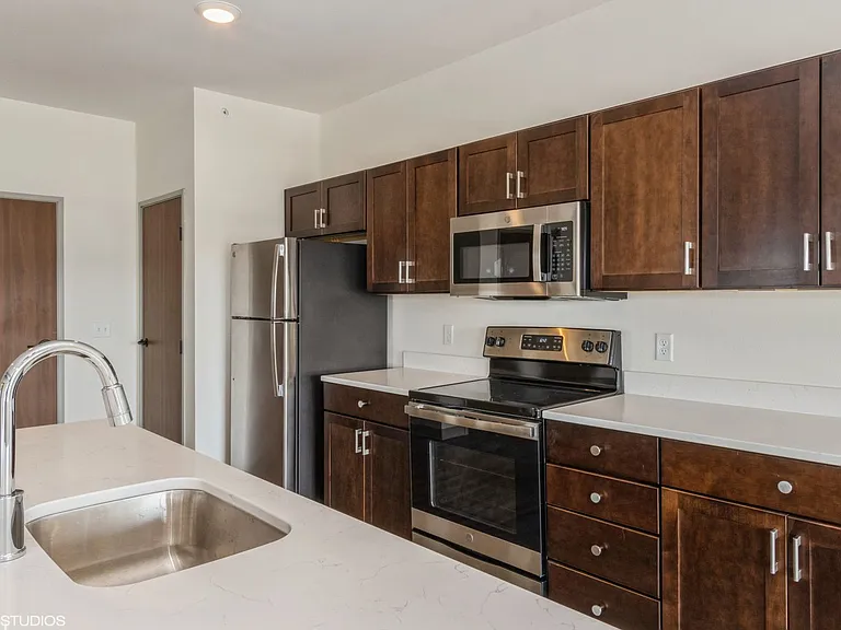 The Leo at the Hub Apartments — Photo 84