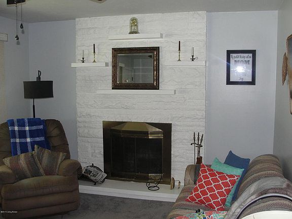 4th image of 7911 Poinsettia Dr