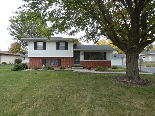 402 S Clark Ave, Prairie City, IA 50228