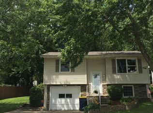 135 Brook Cir, Pella, IA 50219