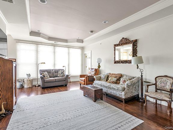4th image of 236 Roosevelt Way