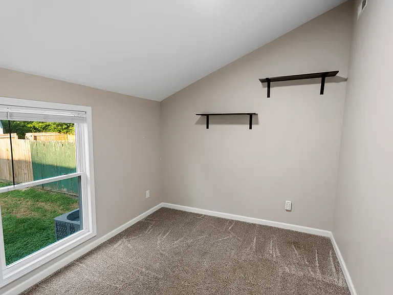 945 Goss Ave — Photo 13