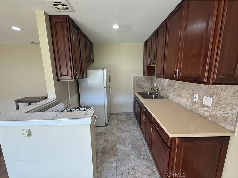 2227 E Westport Dr #2 — Photo 6