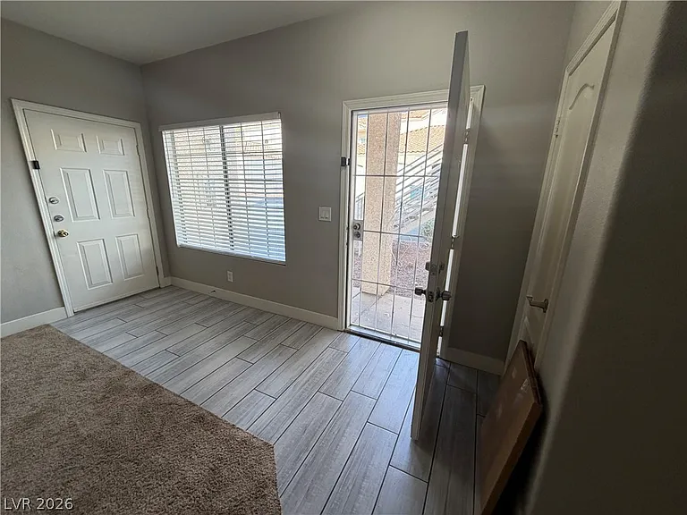 1900 N Torrey Pines Dr #105 — Photo 4