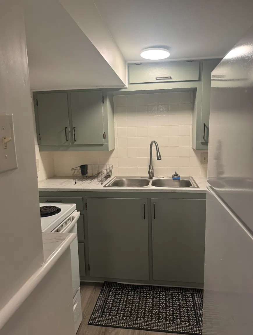 1 bed, 1.0 bath, $895 — Photo 2