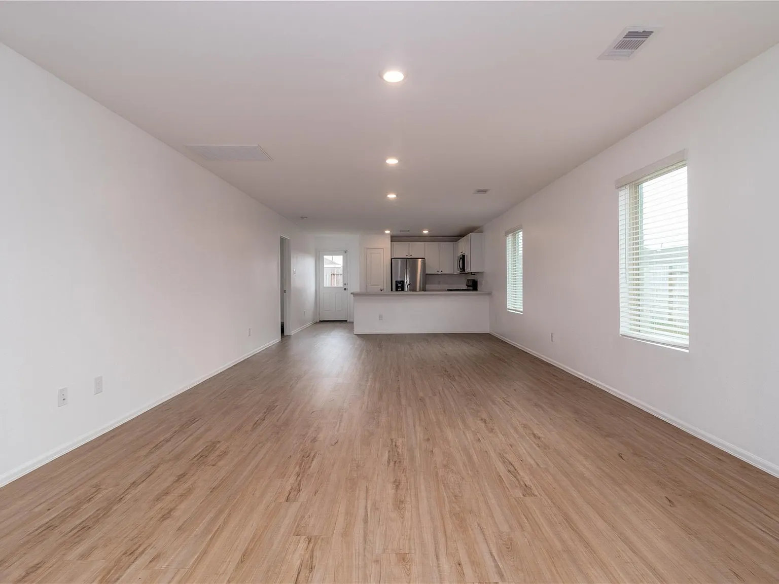 3 bed, 2.0 bath, 1470 sqft, $1,900 — Photo 2