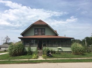 304 E Pearl St, Medaryville, IN 47957