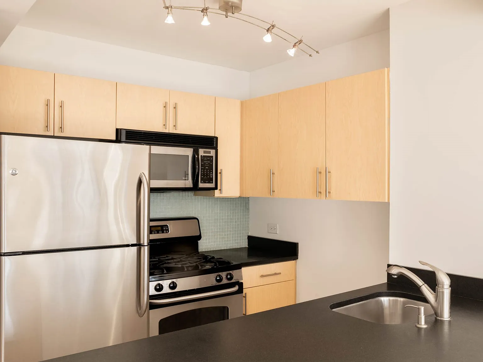 155 West 21st Street — Photo 2