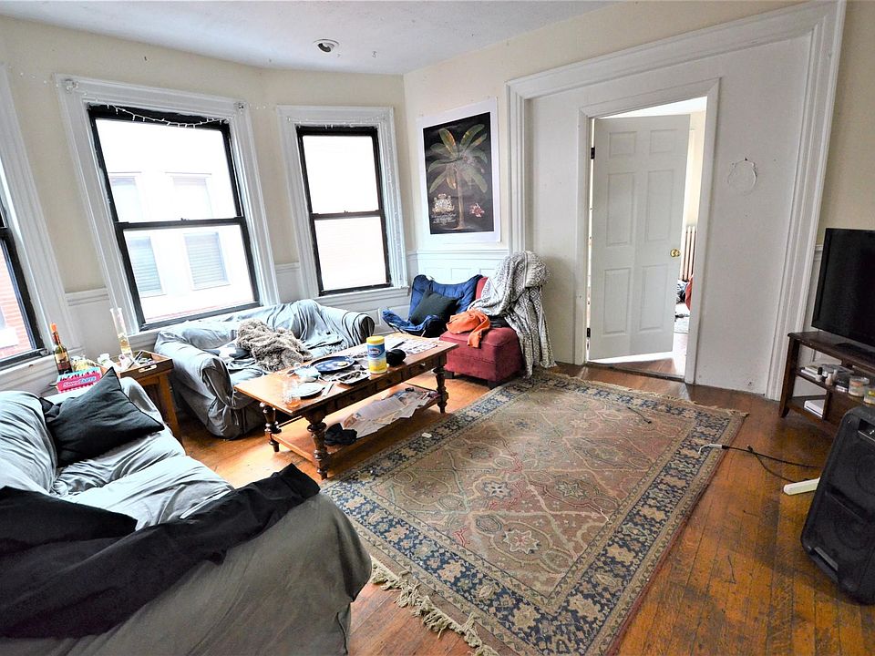 1st image of 115 Gainsborough St Unit 4