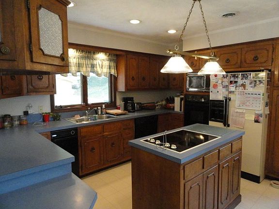 4th image of 110 Chalet Dr