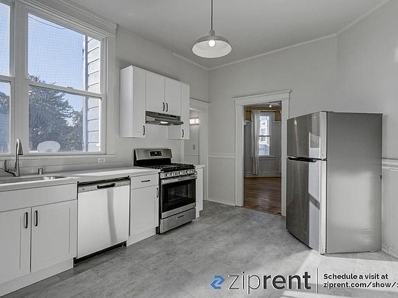 3rd image of 156 Albion St #156