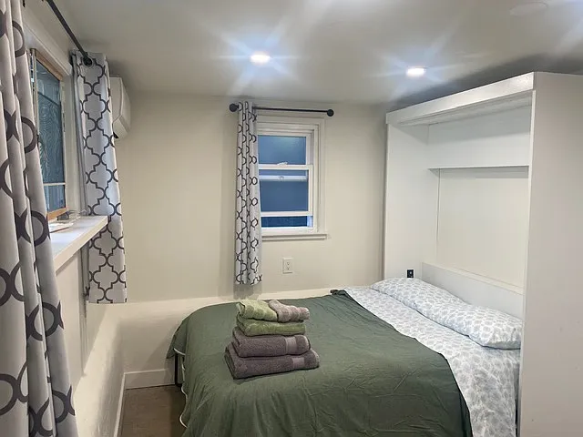 Studio, 190 sqft, $2,300 — Photo 3