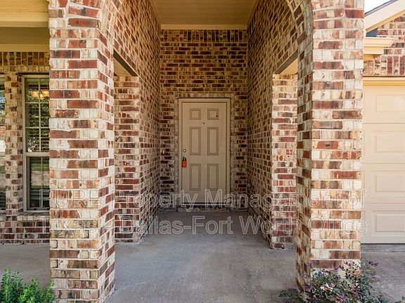 4th image of 1012 Lake Hollow Dr