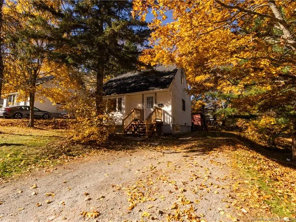 691 Hanson St, Fredericton, NB E3B 4A1