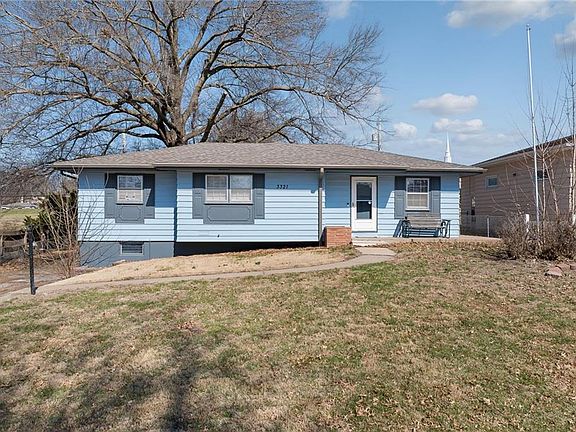 2nd image of 3321 Linda Ln