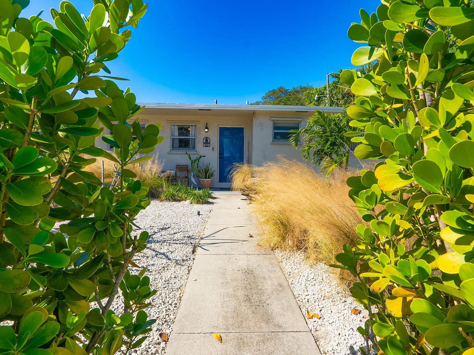 2 bed, 1.0 bath, 1175 sqft, $2,650 — Photo 2