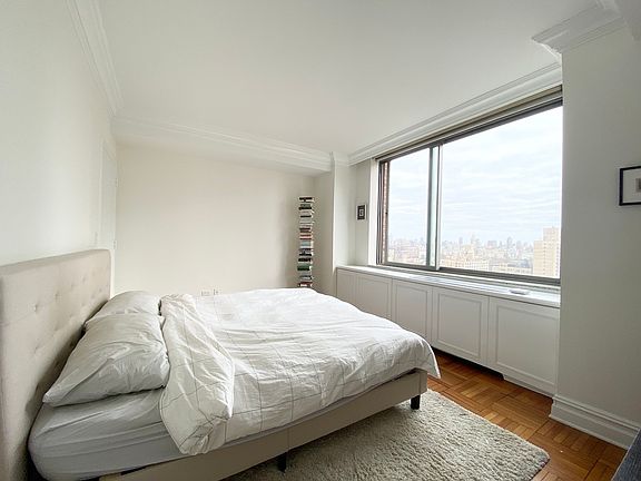 5th image of 111 W 67th St APT 26H