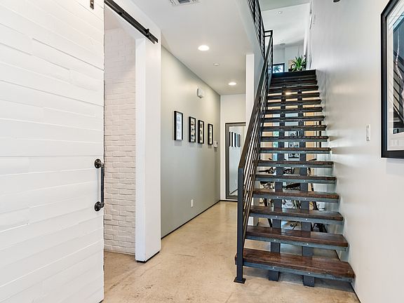 4th image of 323 Lavaca St