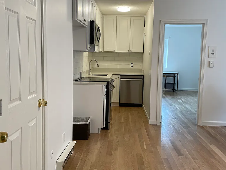 200 Kelton St #33 — Photo 6