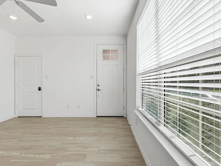 8316 Catalpa Ln — Photo 6