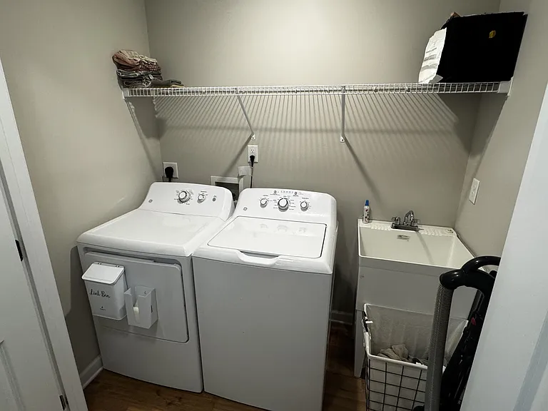 225 Westfield Dr — Photo 5