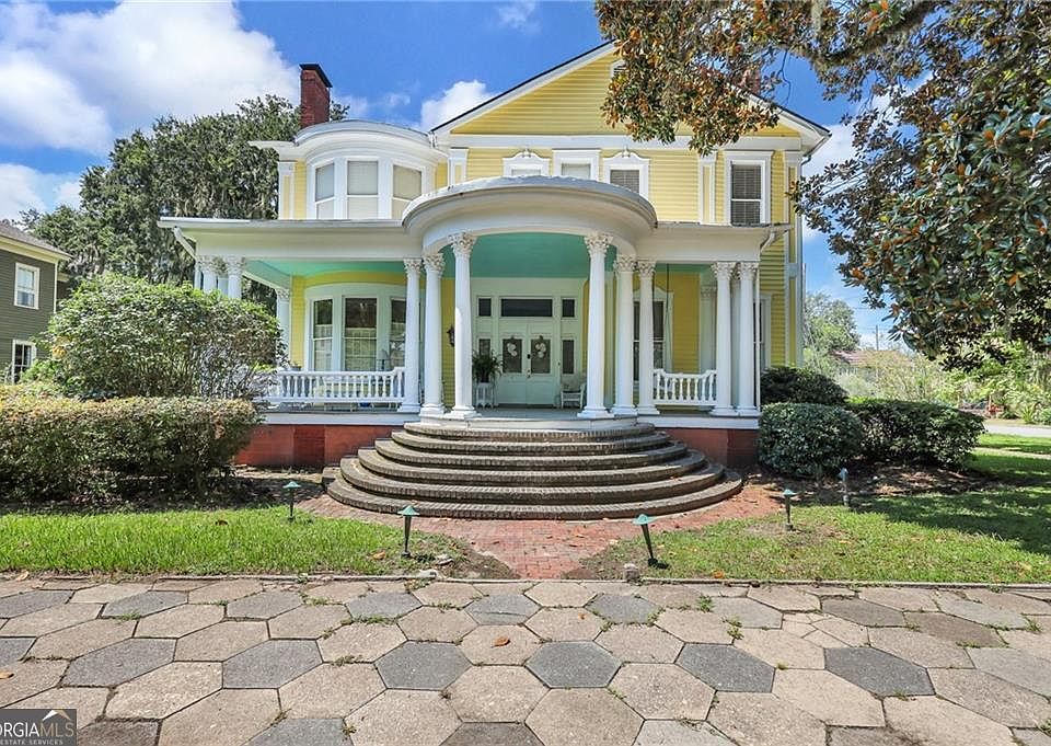 1st image of 827 Union St
