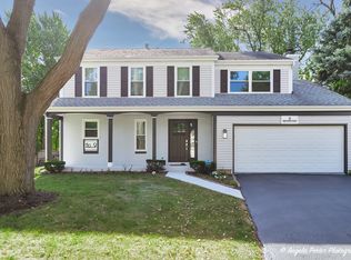 9 Newcastle Ct, Mundelein, IL 60060