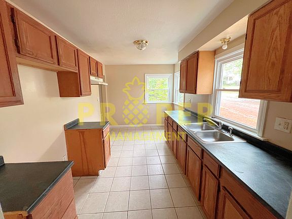 4th image of 152 E Norman Ave