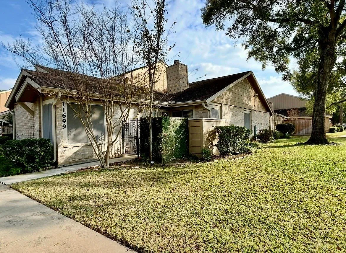 2 bed, 1276 sqft, $1,700 — Photo 1
