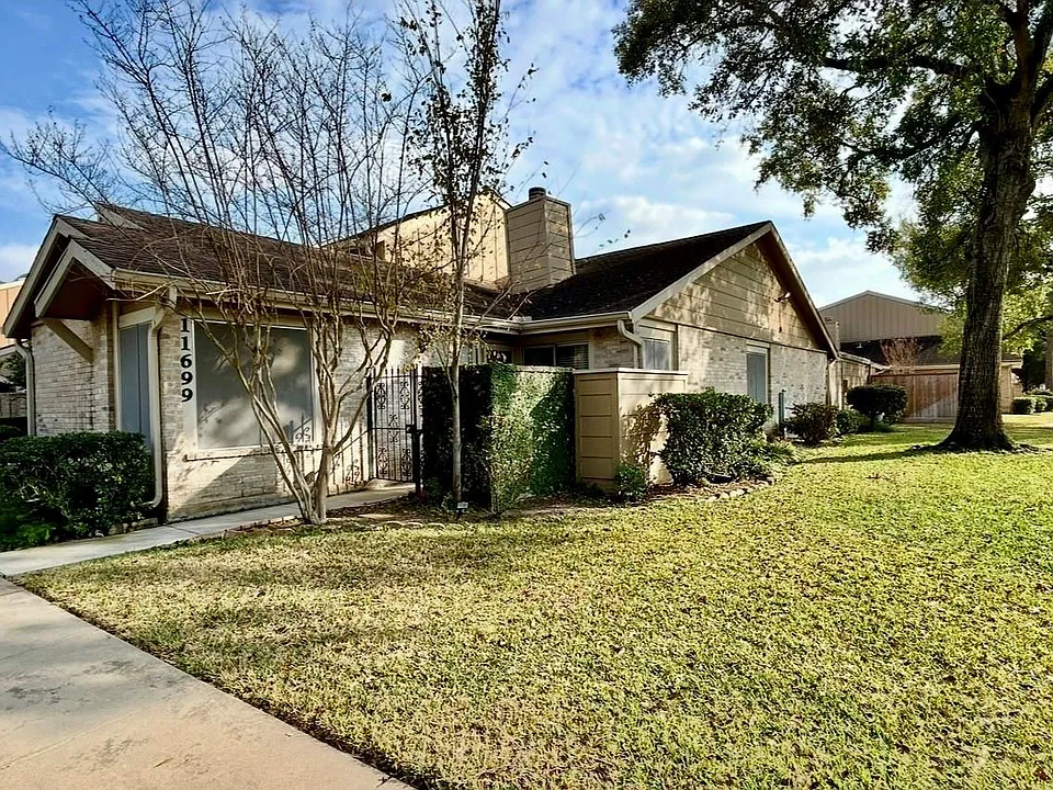 11699 Village Place Dr