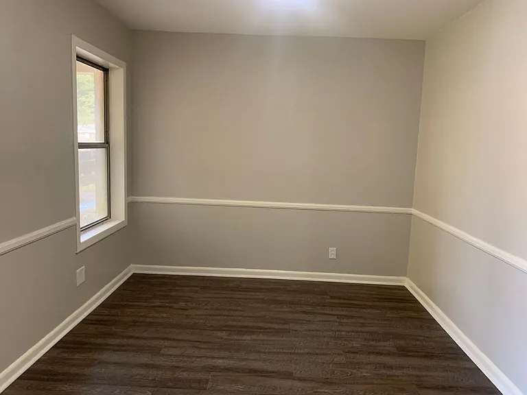2204 Clinton St — Photo 3