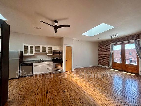 3rd image of 1130D Jones St