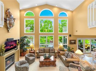 376 Palisades Dr, Four Seasons, MO 65049