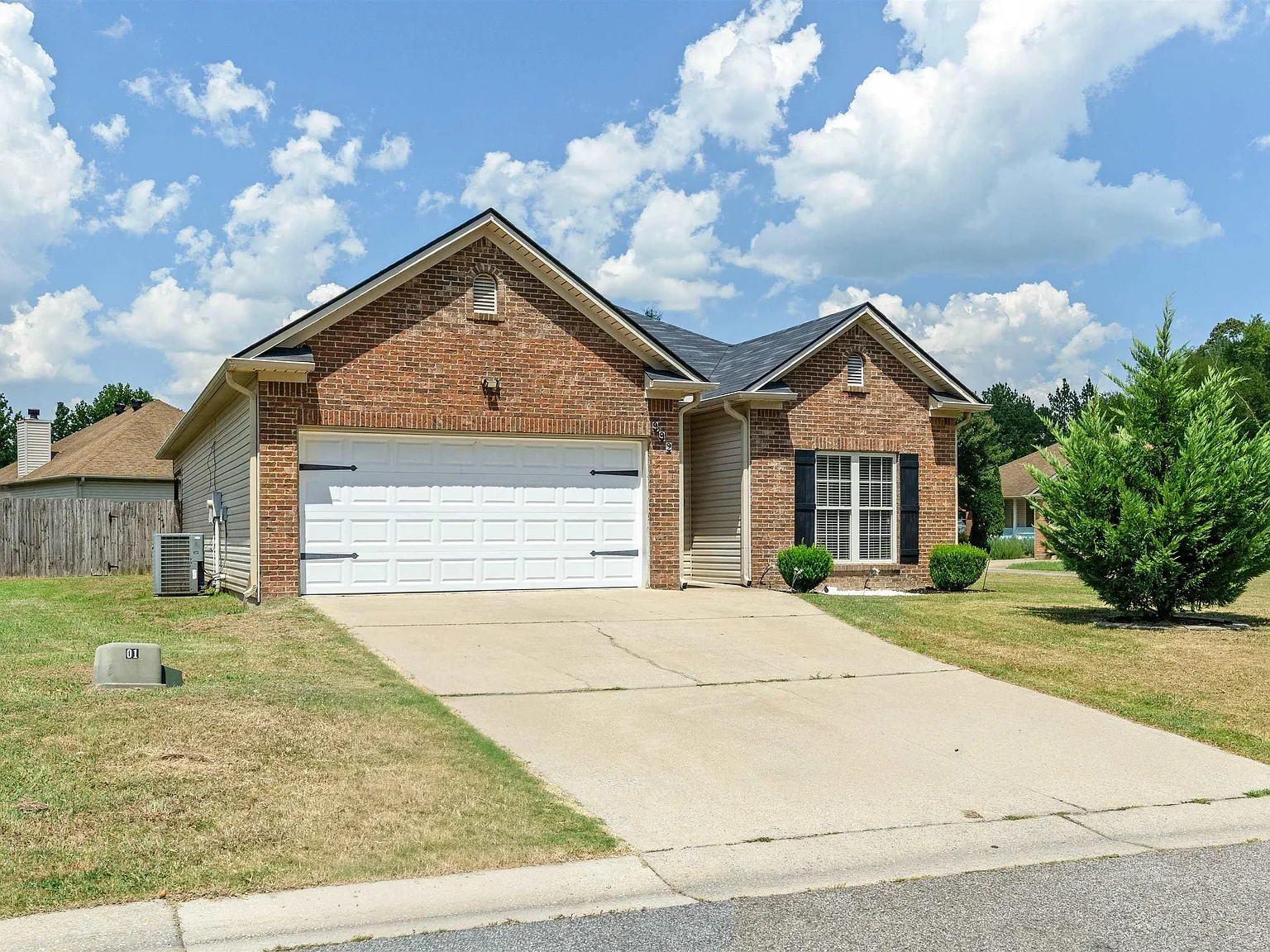 3 bed, 2.0 bath, 1423 sqft, $1,600 — Photo 1