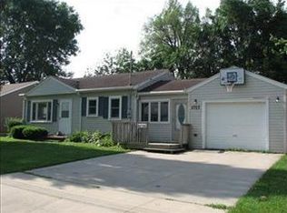 1717 N 2nd Ave E, Newton, IA 50208