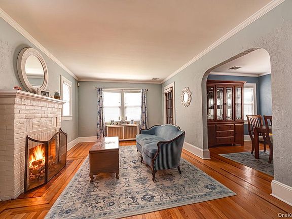 3rd image of 6 Troy Place