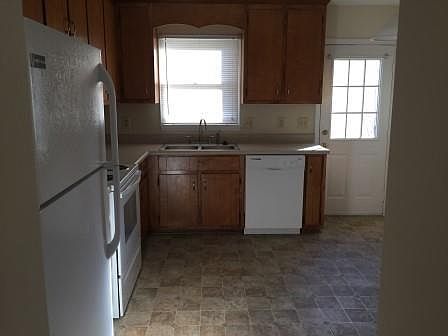 3rd image of 806 B Rosehill Ave- Walk To 9th Street And Bike To