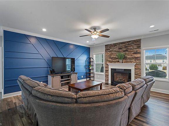 3rd image of 1011 Lavender Ln