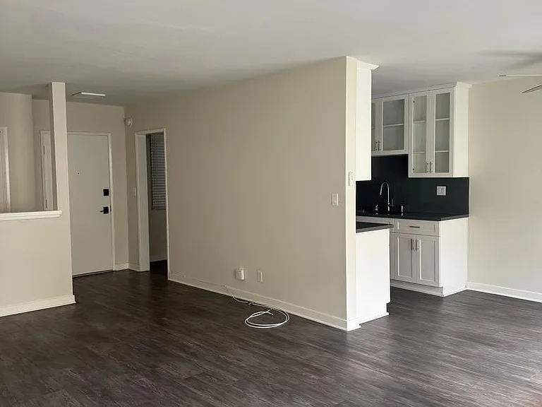 Windsor Place Apartments — Photo 20