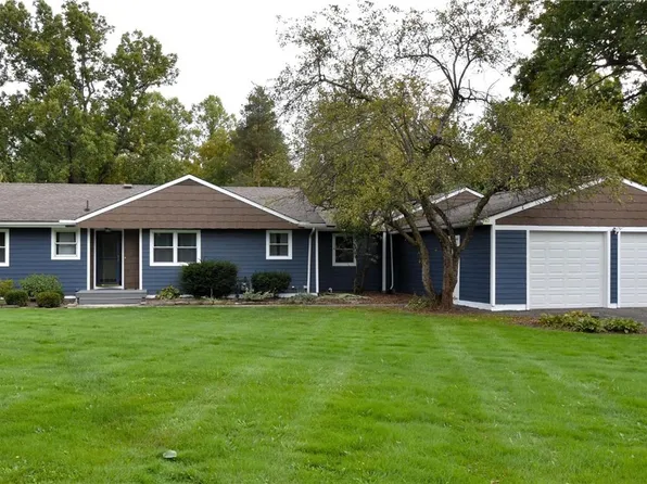 17927 Kingswood Dr, Chagrin Falls, OH 44023