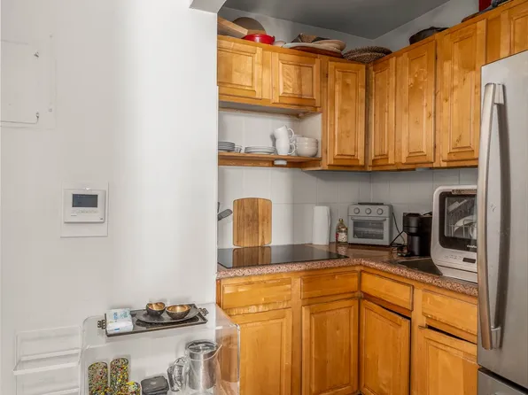 234 East 35th Street image 6 of 7