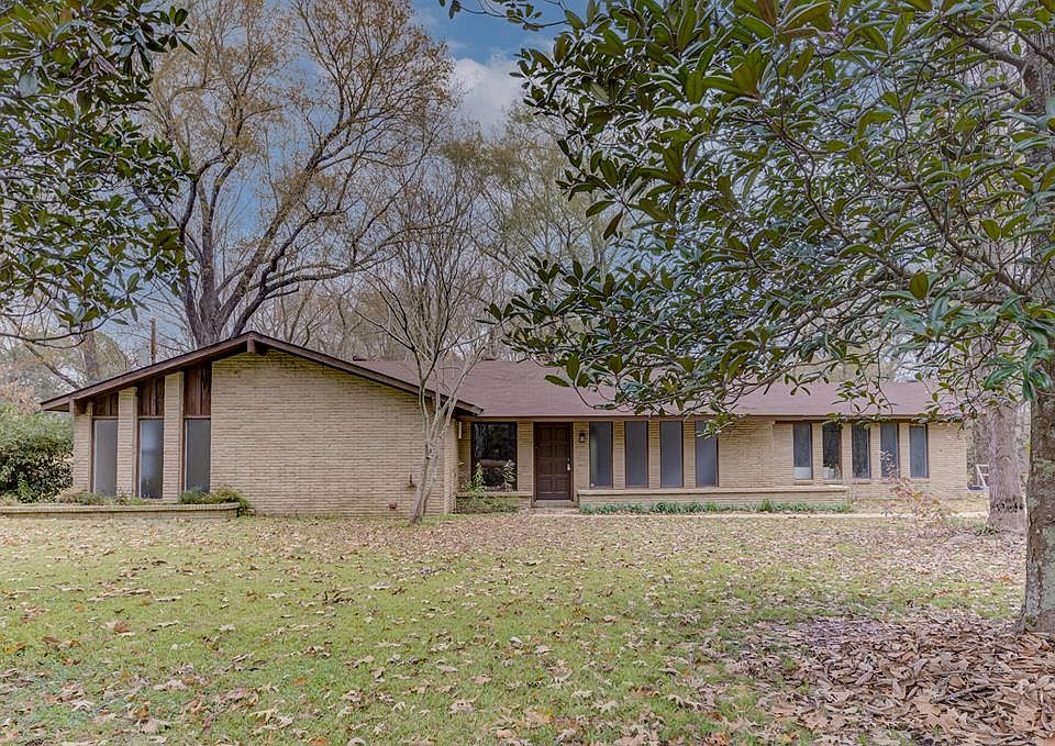 1st image of 1740 Lakeside Dr