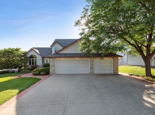 2011 Edgemont St N, Maplewood, MN 55117