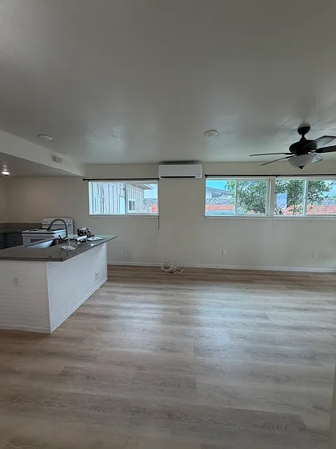 3 bed, 803 sqft, $3,700 — Photo 2